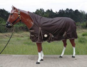 TOUGH HORSE rain winter blanket 500gr. filling HALF NECK 1680D - Image 3