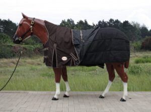 TOUGH HORSE rain winter blanket 500gr. filling HALF NECK 1680D